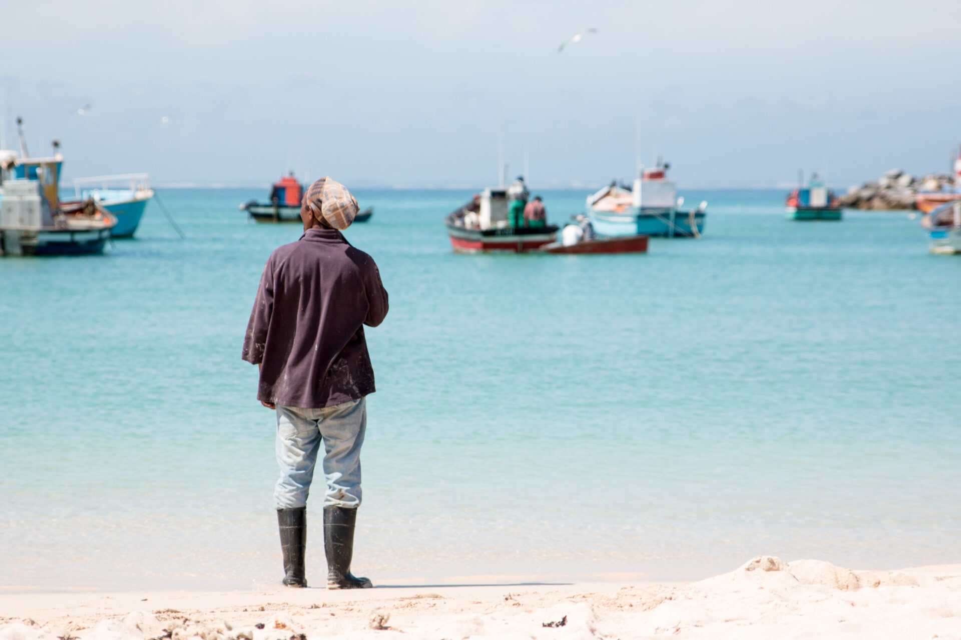 Abalobi – Fisher on the beach, pic no 2