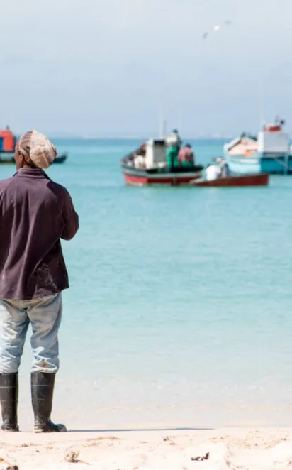 Abalobi – Fisher on the beach, pic no 2