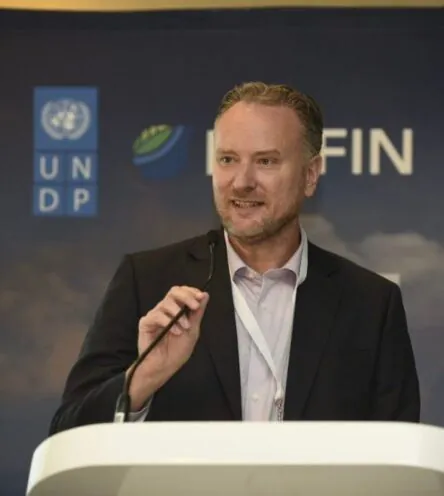 Onno van den Heuvel headshot